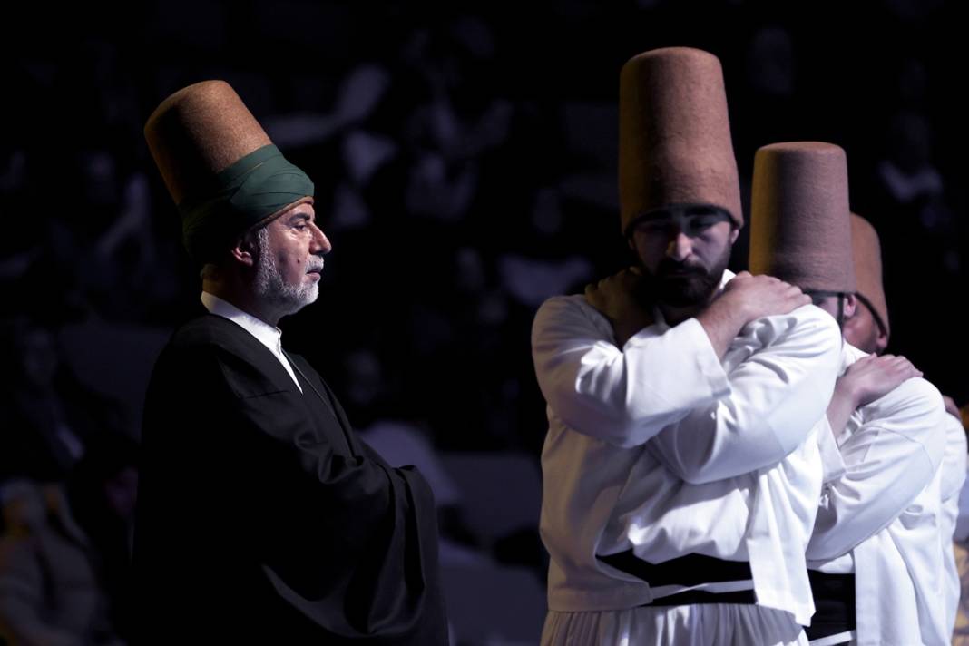 Mevlana Konya'da  11 gün boyunca sema ile anılacak, binlerce turist takip edecek 10